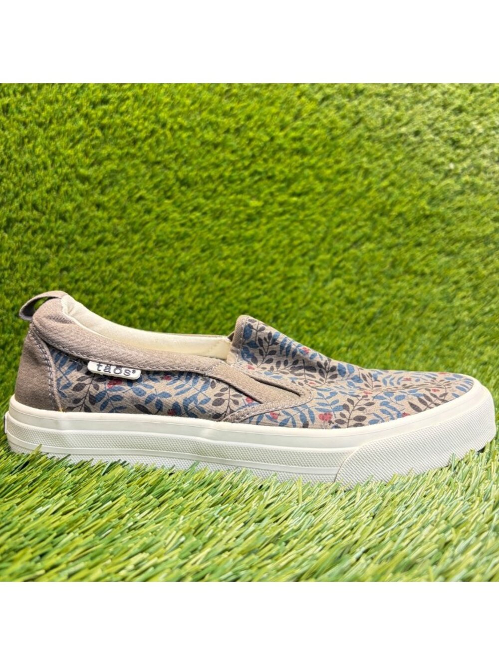 Taos Rubber Soul Coral Floral Print Womens Size 7.5 Gray Athletic Shoes Sneakers